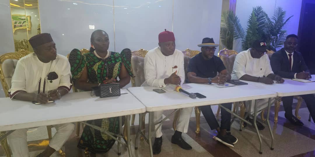 A cross section of Enugu State Government commissioners speaking on the new projects (Ảnh: Premium Times Nigeria)