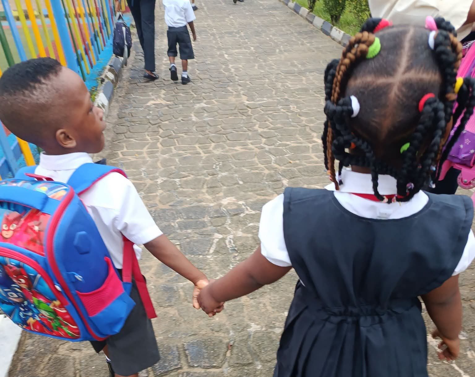 Amazing moment a toddler refuses to enter school without her friend