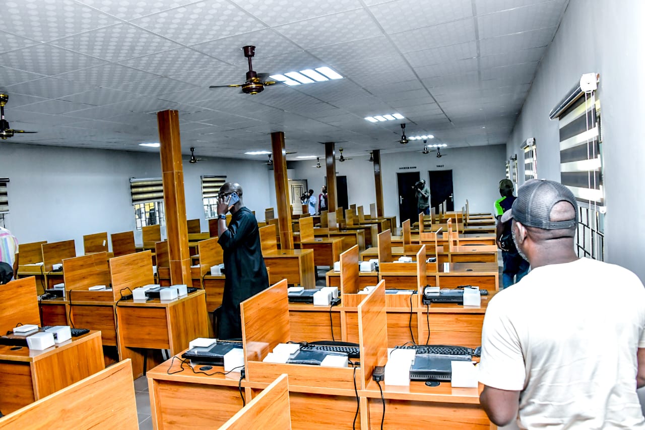 Judge donates ICT centre to the Niger girls’ college to promote digital learning