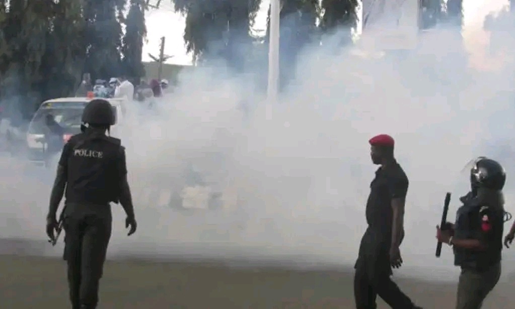 Police fire tear gas at pensioners protesting arrears at Lagos House