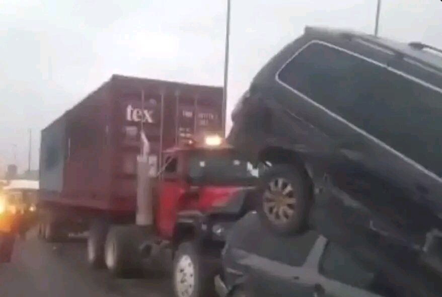 Container truck crashes into vehicles on Lagos-Ibadan Expressway