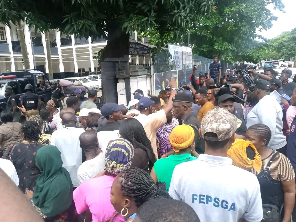 King’s College workers deny old boys access into school premises over concession