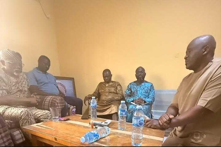 APC Primary: ‘I’m sorry, Daddy’ — Desmond Elliot kneels, apologises to Gbajabiamila