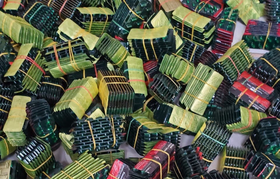 Police intercept vehicle carrying suspected drugs, military camouflage