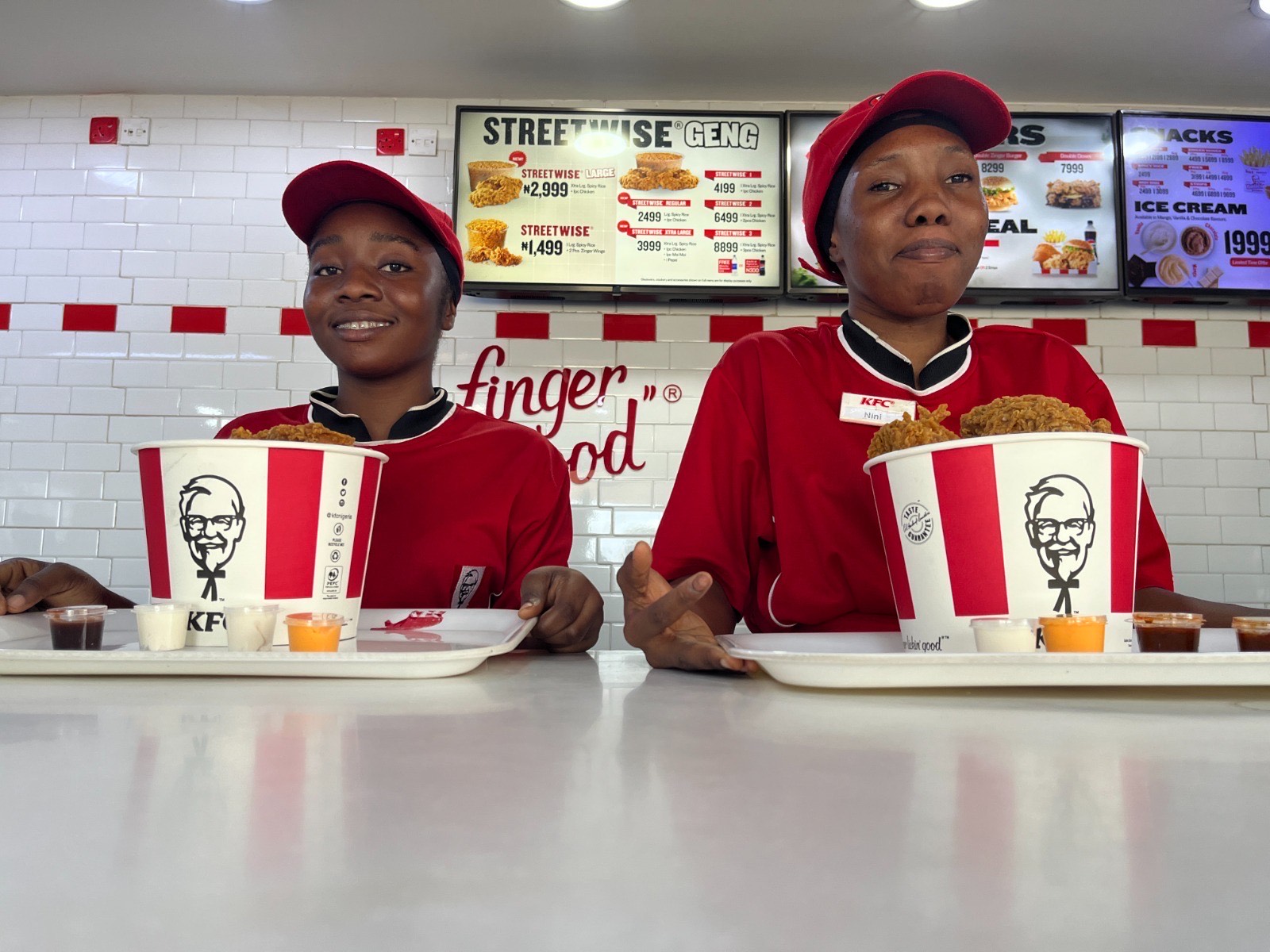 1 kaufen, 1 gratis Chicken Bucket: KFC Nigeria bringt es zur vorgezogenen ...