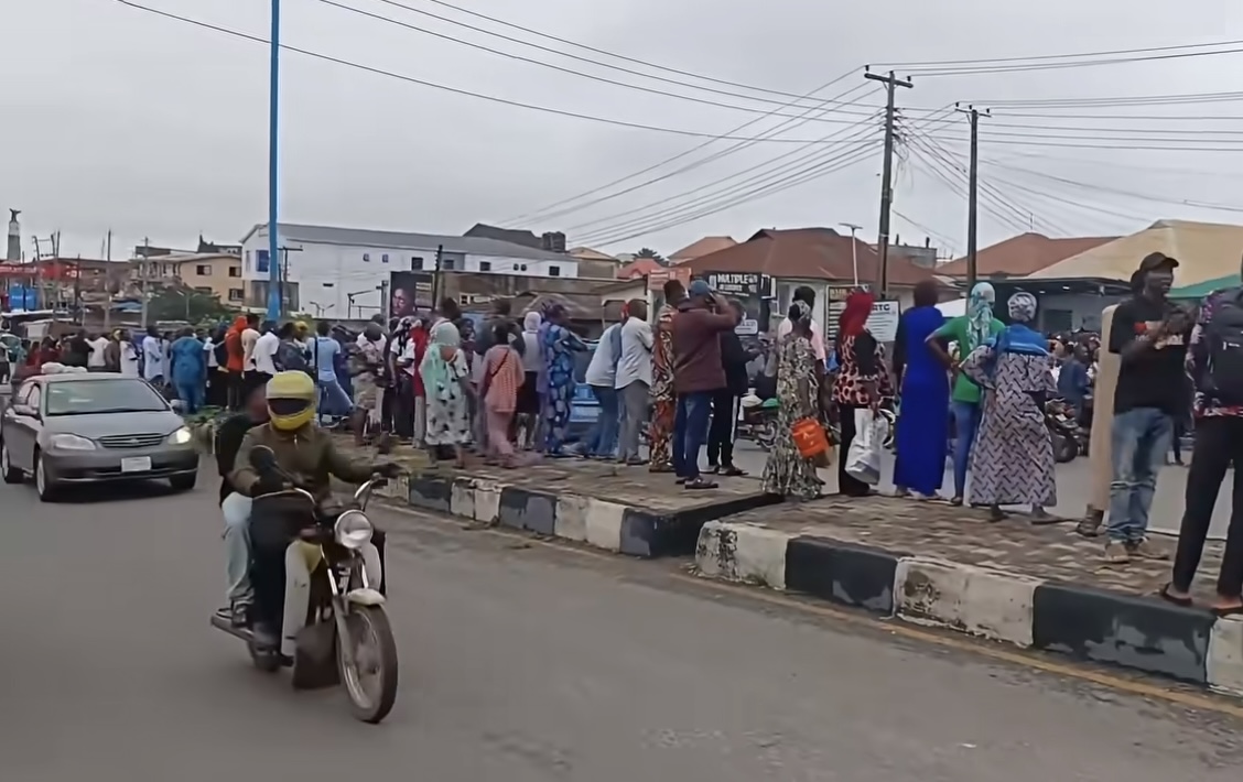 Tension in Osogbo as vendor who sells ‘cheap’ food items disappears with ...