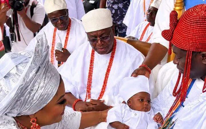 Ooni, wife unveil twins’ faces, names after traditional rites (PHOTOS)